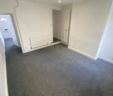 3 bedroom end of terrace house to rent - Photo 4