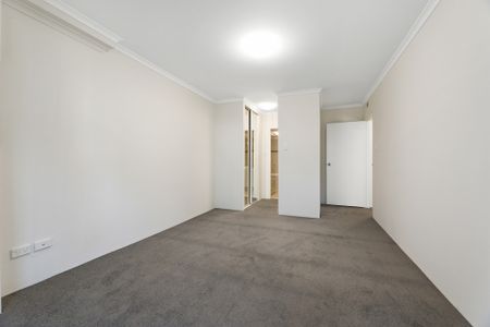 Modern Two Bedroom Retreat with Secure Parking - Photo 3