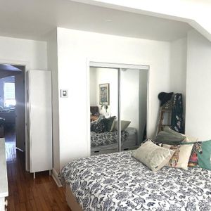 Charming 3½ in the Heart of Parc-Extension / Villeray - Photo 2