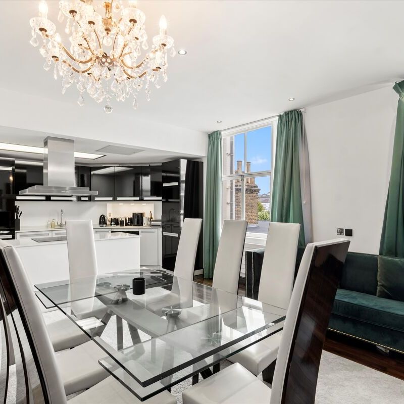 Elegant three bedroom lateral apartment in the heart of Kensington. - Photo 1