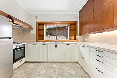 8 Waterside Crescent, Earlwood NSW 2206 - House For Rent | Domain - Photo 5