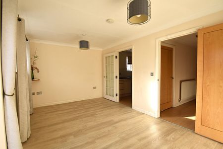 4 bedroom semi-detached house to rent - Photo 5