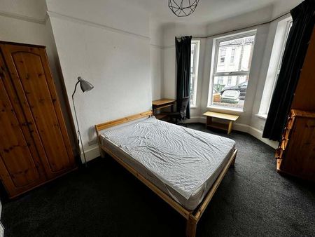 Thackeray Road, SO17 - Photo 4