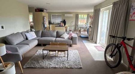 Low Maintenance & Great Location - Photo 3