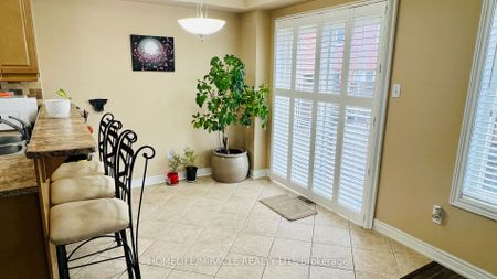 Townhouse For Lease | W8134562 - Photo 2