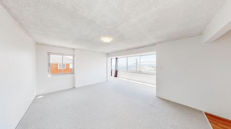 THREE BEDROOM APARTMENT WITH CAPTIVATING VIEWS OF COOGEE BEACH - Photo 5