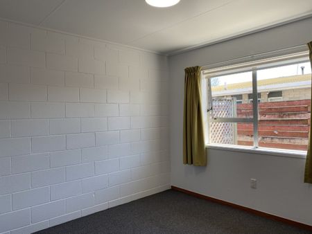 Available now - Parkvale Brand new Kitchen and Bathroom / Laundry - Photo 3