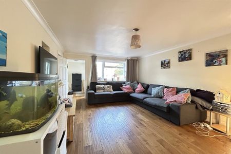 3 bedroom semi-detached house to rent - Photo 3