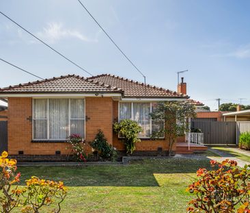 32 Club Avenue, Kingsbury VIC 3083 - House For Rent | Domain - Photo 3