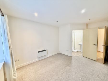 Ground floor 2-bed apartment with separate lounge, fitted kitchen, bathroom with 3-piece suite, and en-suite to master. Next to Rolls Royce, bus route to city centre, easy access to A38, A50, M1. EPC B, Council Tax Band B. Available from 15.11.2025. Must be viewed. - Photo 4