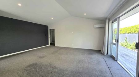 Beautiful Three-Bed, Two-Bath Home in Otumoetai - Photo 3