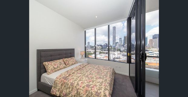 Luxurious Apartment in South Brisbane! - Photo 1