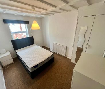 1 bedroom in a house share to rent - Photo 2