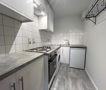 Moormede Crescent, Staines, Surrey, TW18 - Photo 1