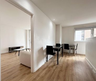 2 bedroom flat to rent - Photo 2