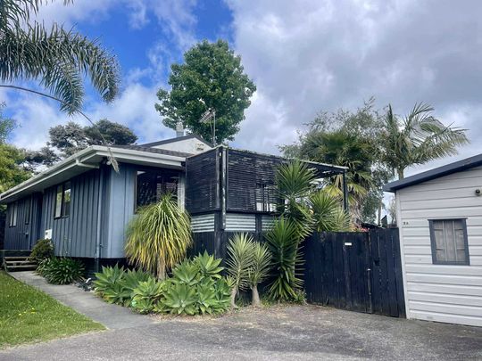 9A Taioma Crescent, Te Atatu Peninsula - Photo 1