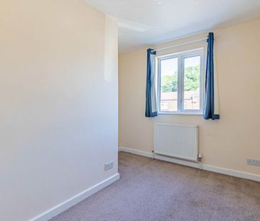 3 bed Terraced for rent - Photo 4