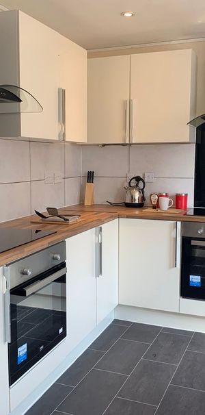 Room in a Shared House, Oxford Street, W1C - Photo 2