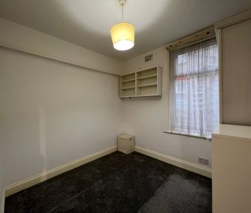 2 bedroom ground floor flat to rent - Photo 2