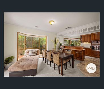 SPACIOUS TOWNHOUSE! - Photo 2