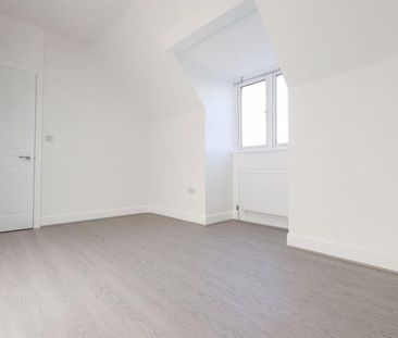 3 bedroom flat to rent - Photo 2