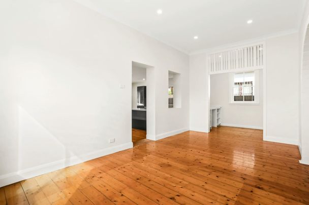 Spacious 3-Bedroom Home in Heart of Maroubra - Photo 1