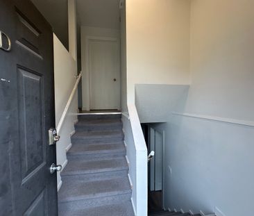 Pet Friendly, 3 Bedroom 4plex in desirable Eastview!! - Photo 6