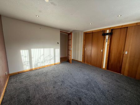 3 bedroom ground floor flat to rent - Photo 3