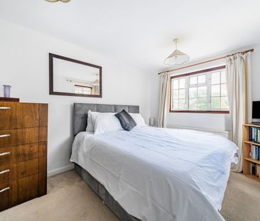 Detached House to rent - Oxenden Wood Road, Orpington, BR6 - Photo 4