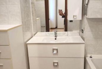 Monteverde Vecchio: Modern 2 bedroom, 2 bath, large living room, separate kitchen. Bright, silent, parquet floors, situated in lovely period building, excellent area, near park. Ref. 2364.