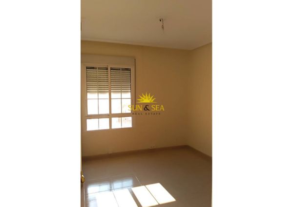 THREE-BEDROOM APARTMENT – ALMORADÍ