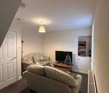 4 bedroom end of terrace house to rent - Photo 1