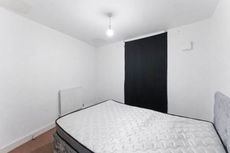 Price £1,400 pcm - Available 28/04/2026 - Furnished - Photo 3