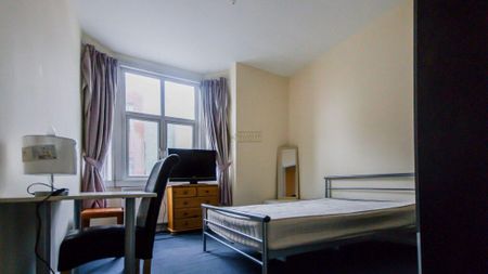 5 bedroom flat to rent - Photo 4