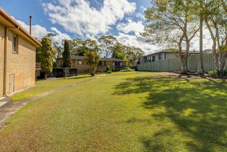 Spacious Family Home in Quiet Taree West Culdesac - Photo 4