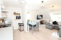Arundel Drive, Borehamwood - Photo 1