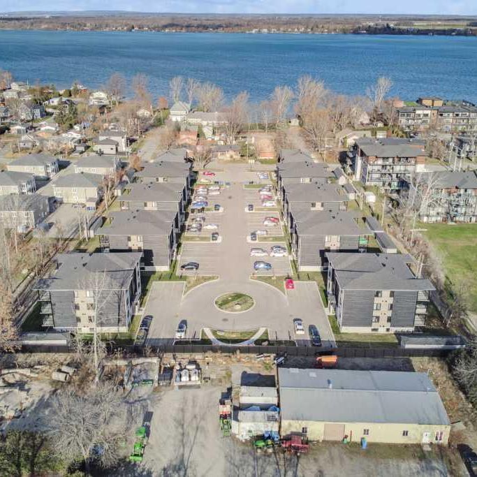 Beau 5 1/2 récent, libre MAINTENANT ! Domaine du Golf; BAISSE DE PRIX !! - Photo 1