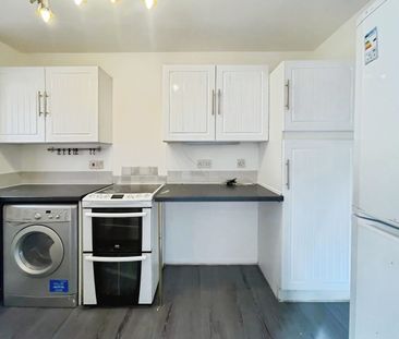Lewes Close, Grays, RM17 - Photo 3