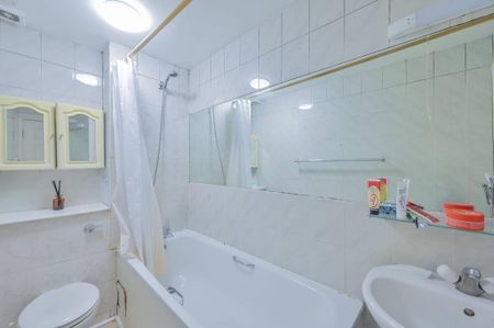 3 bedroom flat to rent - Photo 5