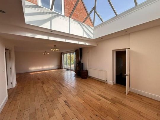 4 BED Semi-detached house To rent - Photo 1