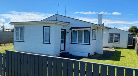 Two bedroom home with separate studio - Photo 4