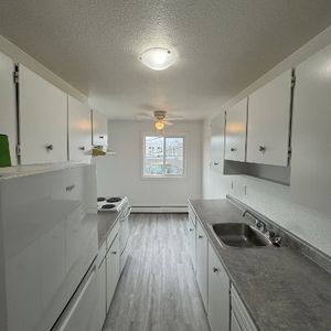 PARKVIEW MANOR - 403 - Photo 3