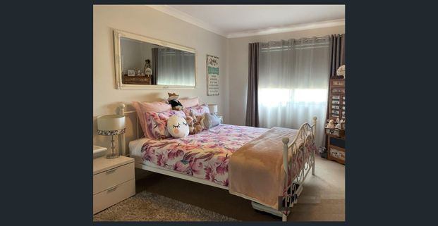 BRIGHT & SPACIOUS - GREAT LOCATION - Photo 1