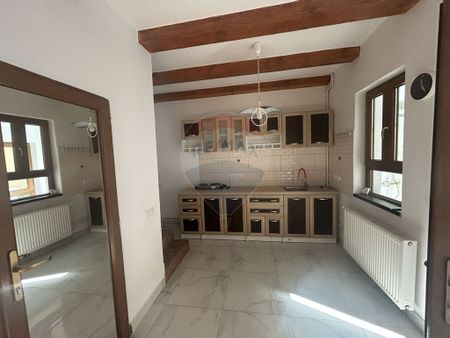 Casă de închiriat în centrul vechi - Fotografie 5