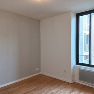 Location Appartement 2 pièces 49m² VICHY 03200 - Photo 2