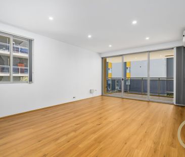 First Floor Apartment with A&sol;C Located in CBD - Photo 6