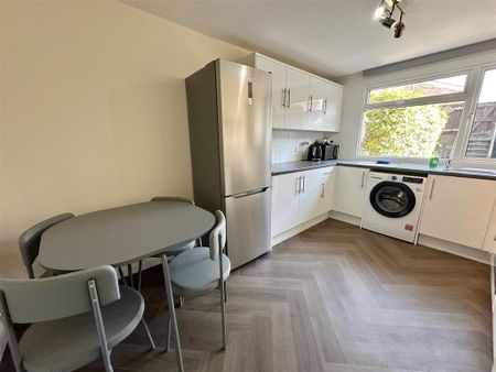 1 bedroom in a house share to rent - Photo 5