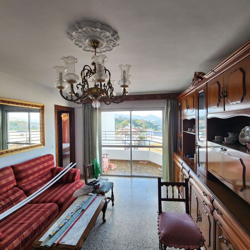 Alquiler de piso en Calle Antequera - Photo 1