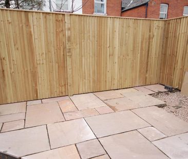 1 bedroom Flat To Let - Photo 2