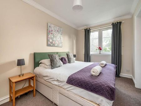 3 bedroom mews to rent - Photo 4